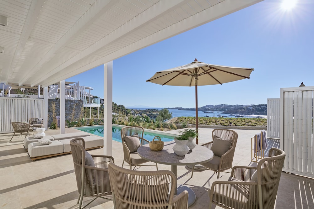 Elite Two-Bedroom Suite Sea View with Private Pool photo 1