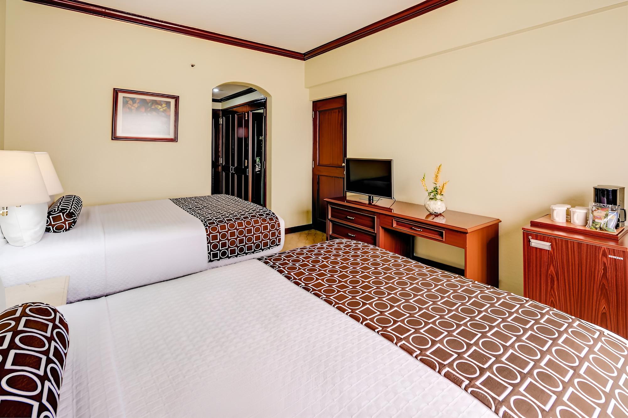 Standard Twin Room, 2 Double Beds photo 2