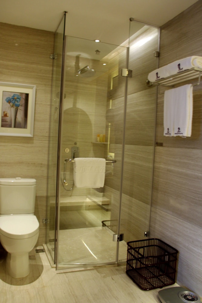 Business Suite, 1 King Bed photo 3