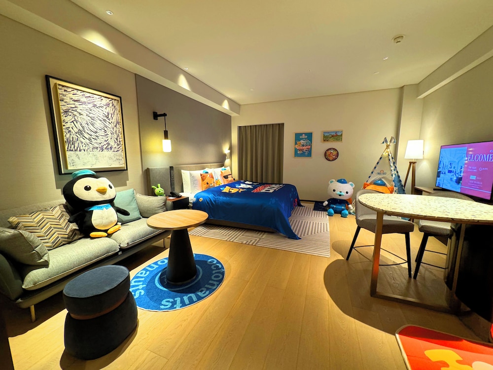 Family Room, 1 King Bed photo 2