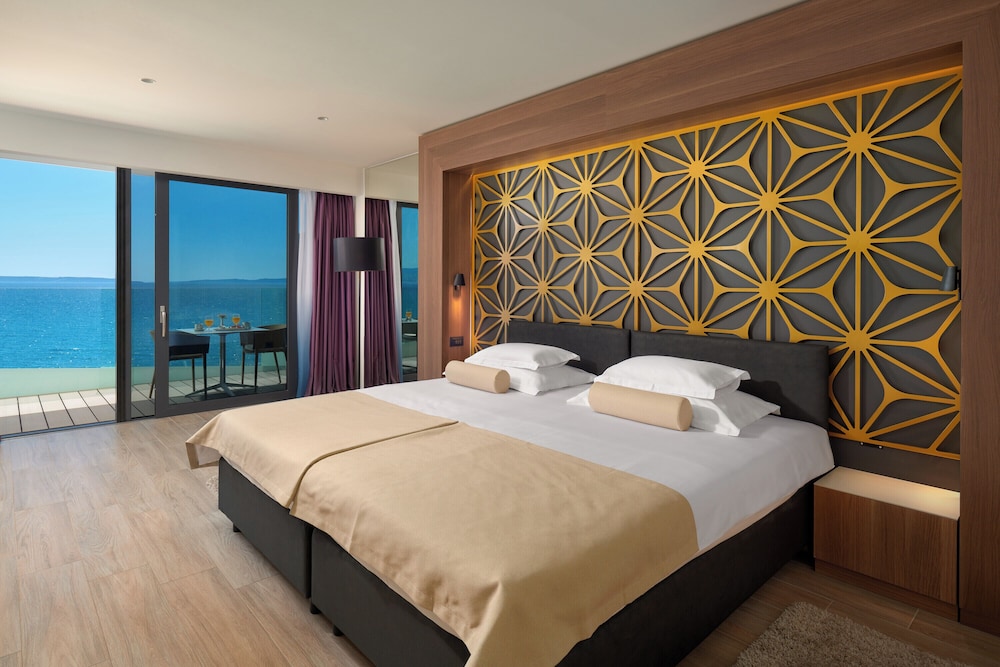 Premium Suite - Photo 5