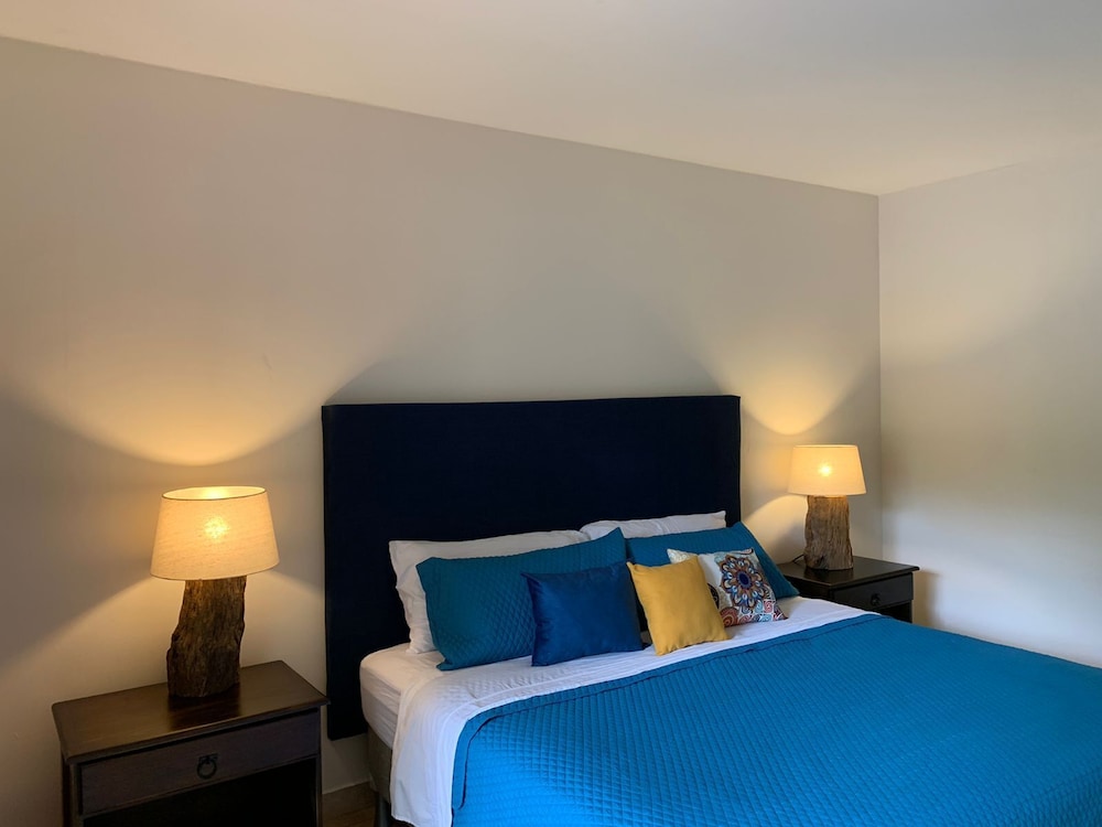 Superior Room, 1 King Bed photo 2