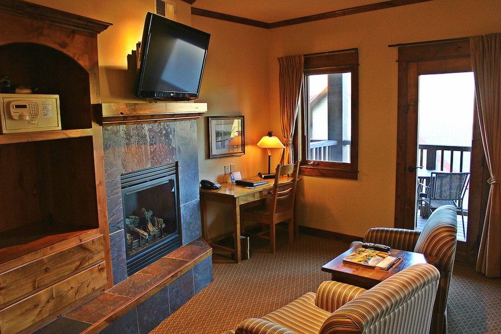 Accessible King Studio Suite - Photo 5