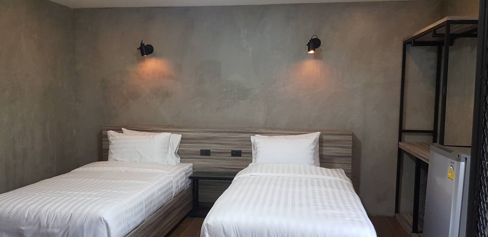 Standard Twin Room - Photo 6