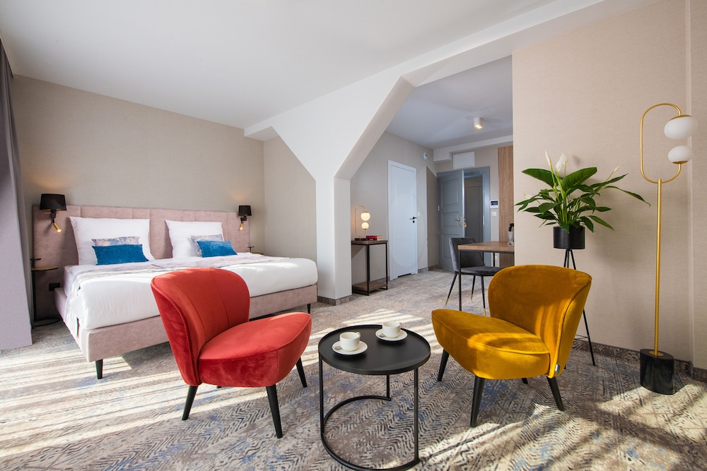 Standard Double or Twin Room - Photo 7