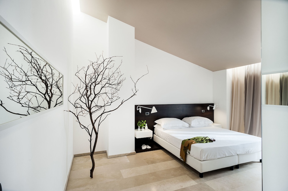 Superior Double or Twin Room, 1 King Bed, Private Bathroom, Courtyard View