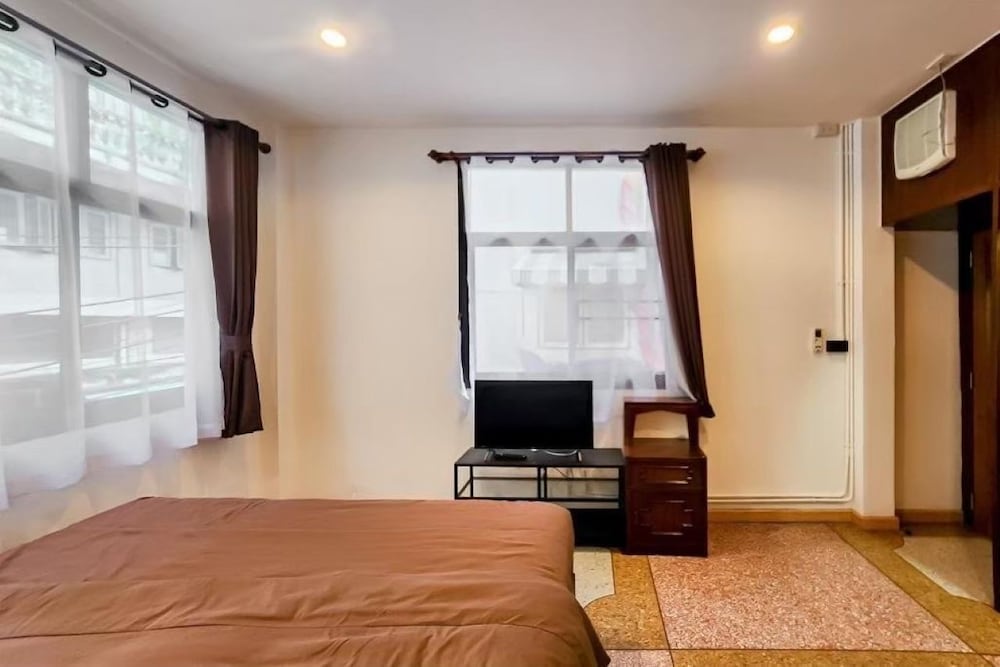 Basic Double Room, Private Bathroom photo 2