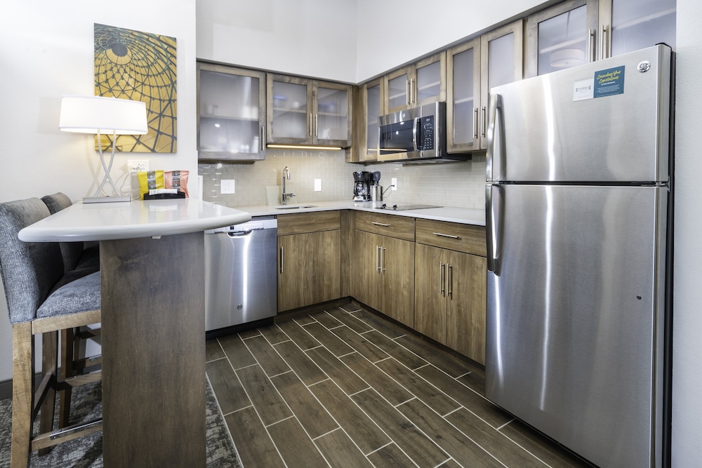 Suite, 1 Bedroom, Kitchen - Photo 5