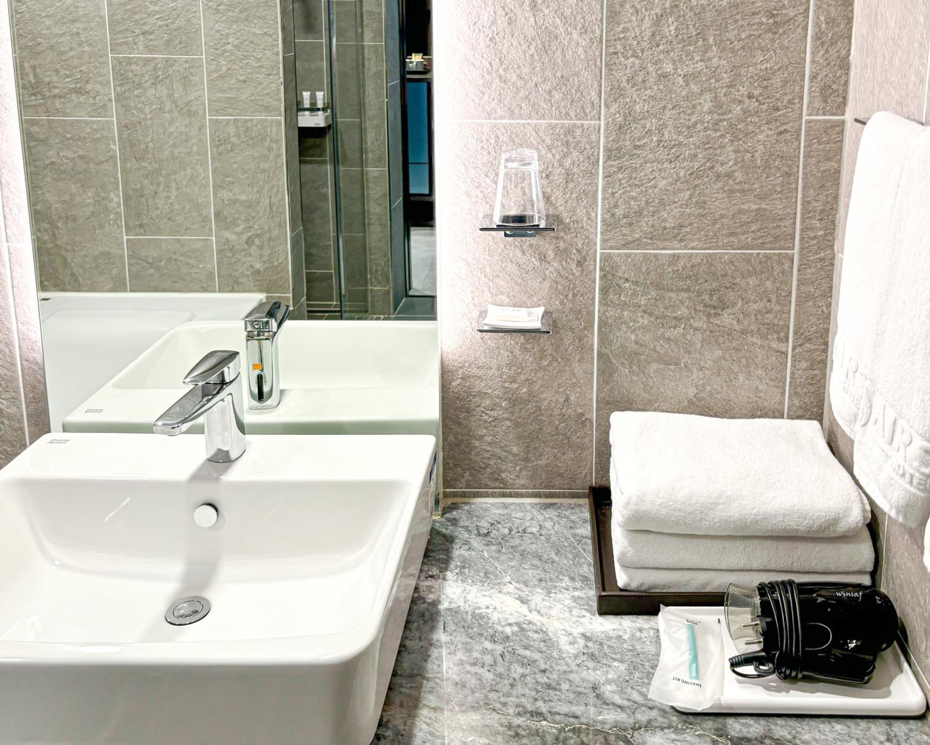 Suite with Sea View - Photo 9
