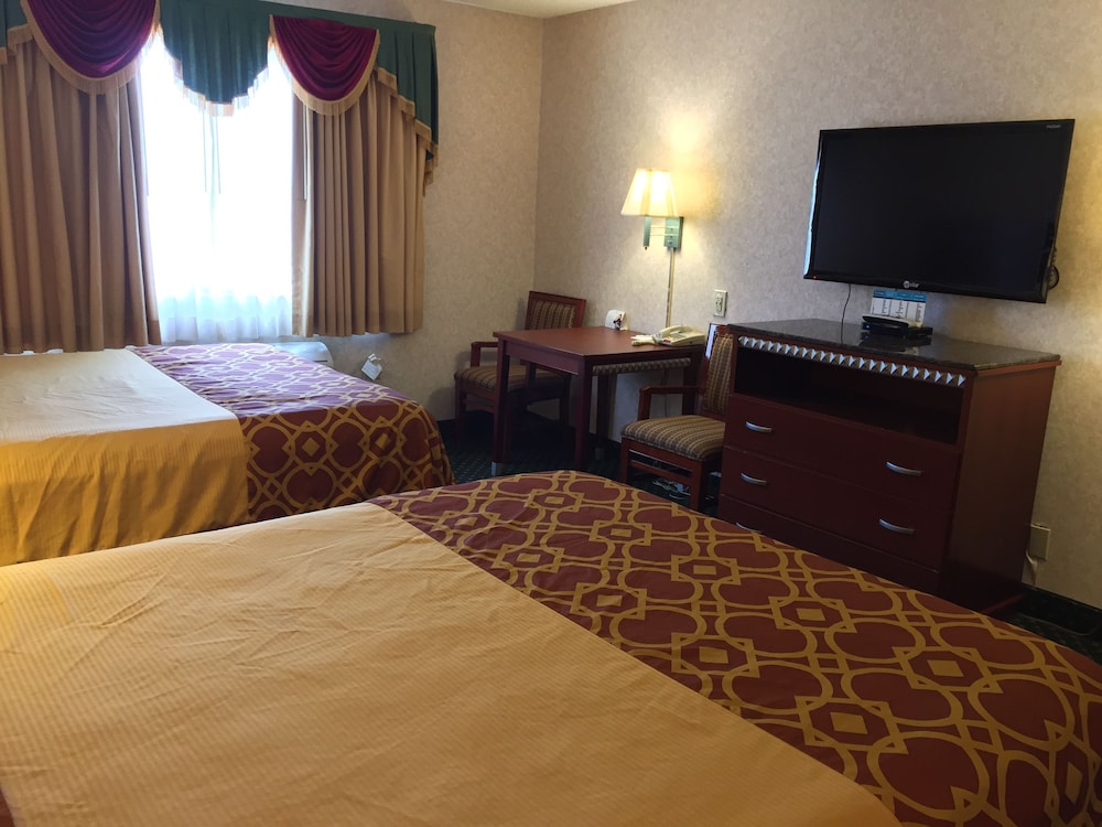 Standard Room, 2 Queen Beds, Non Smoking photo 3