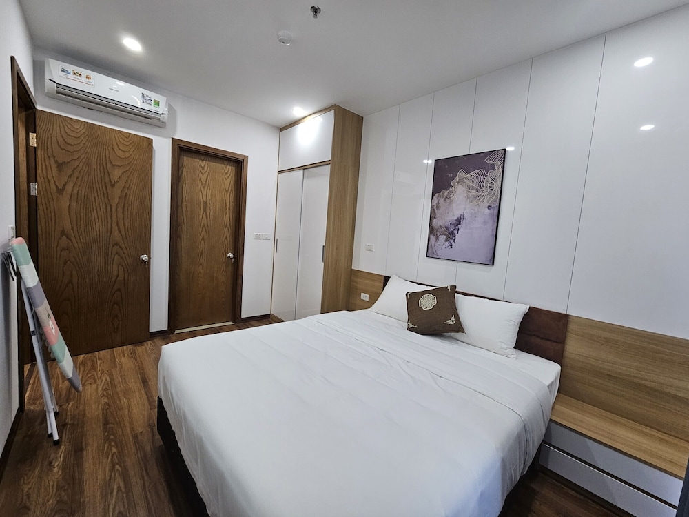 Basic Apartment photo 2