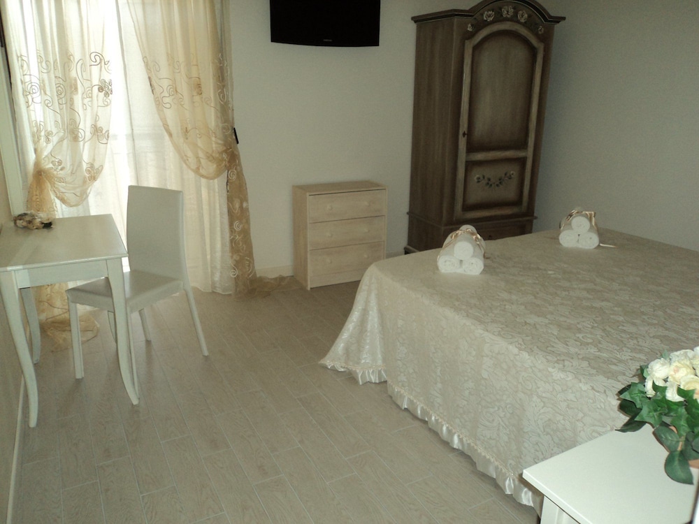 Standard Double Room - Photo 3