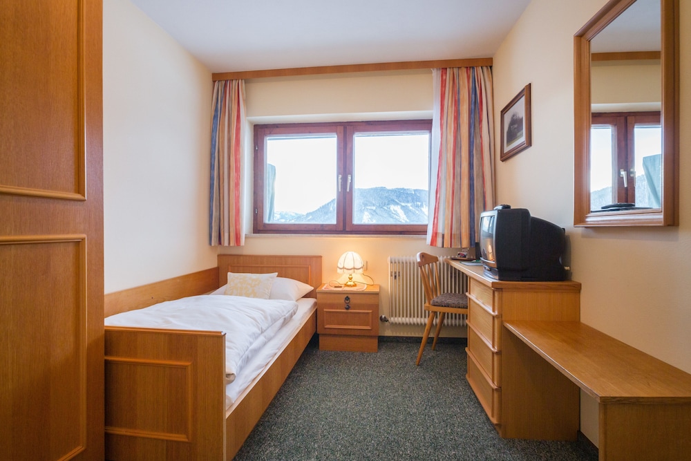 Basic Single Room, 1 Twin Bed, Mountain View photo 1