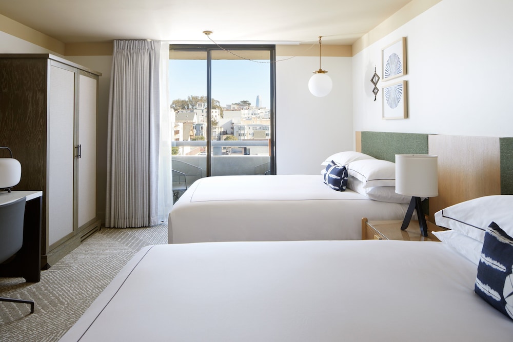 Room, 2 Queen Beds, Balcony thumbnail 6