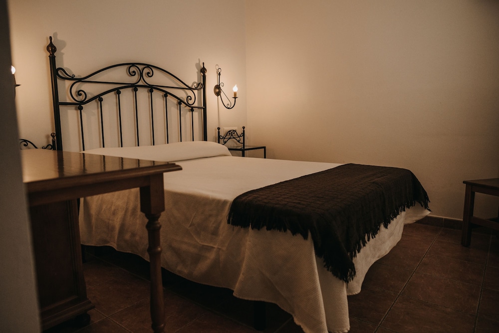 Superior Double or Twin Room - Photo 11