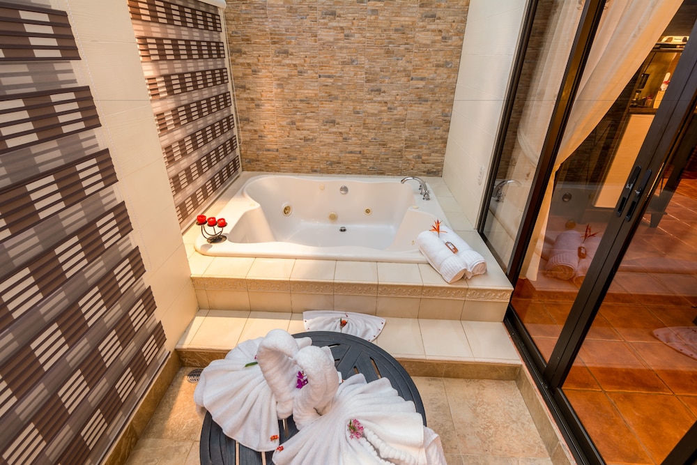 Romantic Villa, Jetted Tub - Photo 7