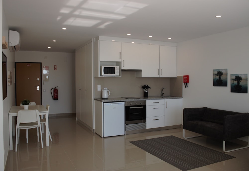 Studio, 3 Twin Beds, Non Smoking, Kitchenette (Block A) photo 2