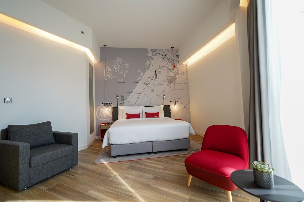 Room, Accessible (free shuttle service to Festival City Mall) photo 3