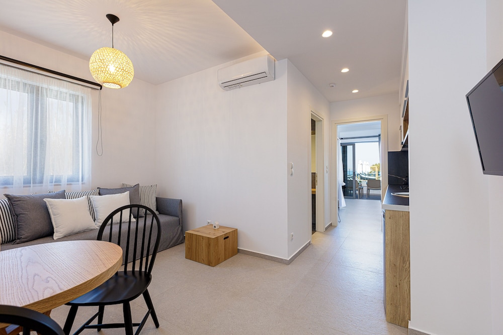 Suite, 1 Bedroom, Sea View - Photo 5