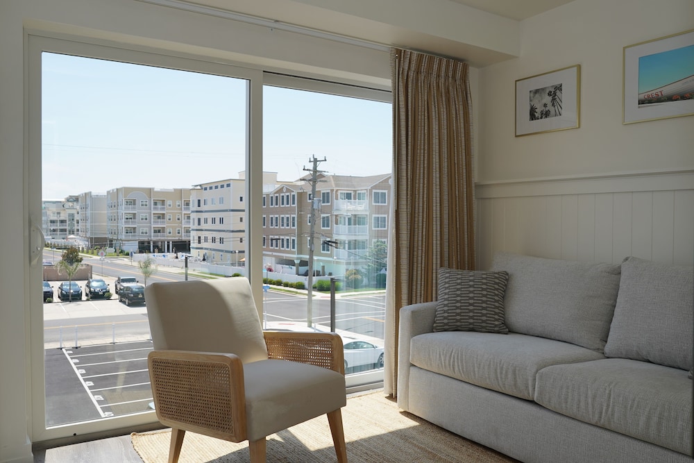 Ocean Tower- King Suite Interior View