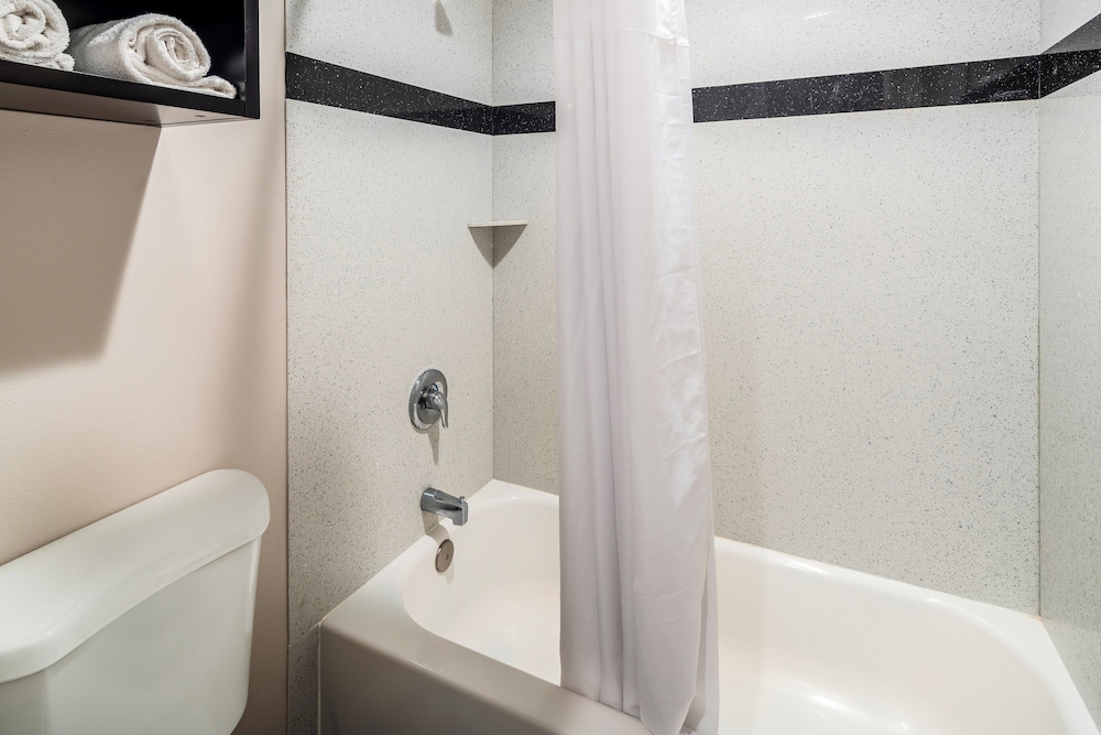 Superior Room, 2 Queen Beds (Smoke Free) - Photo 4