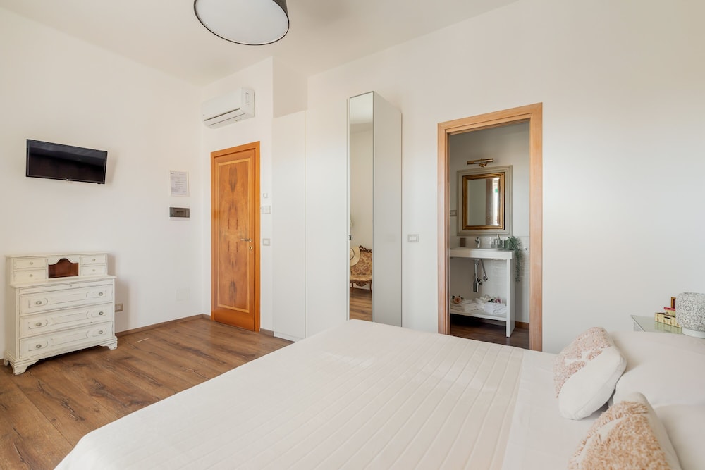 Superior Triple Room, Multiple Beds, Private Bathroom, Sea View, photo 6