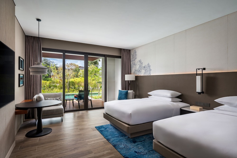 Deluxe Room, 2 Twin Beds (Pool Access) - Photo 1