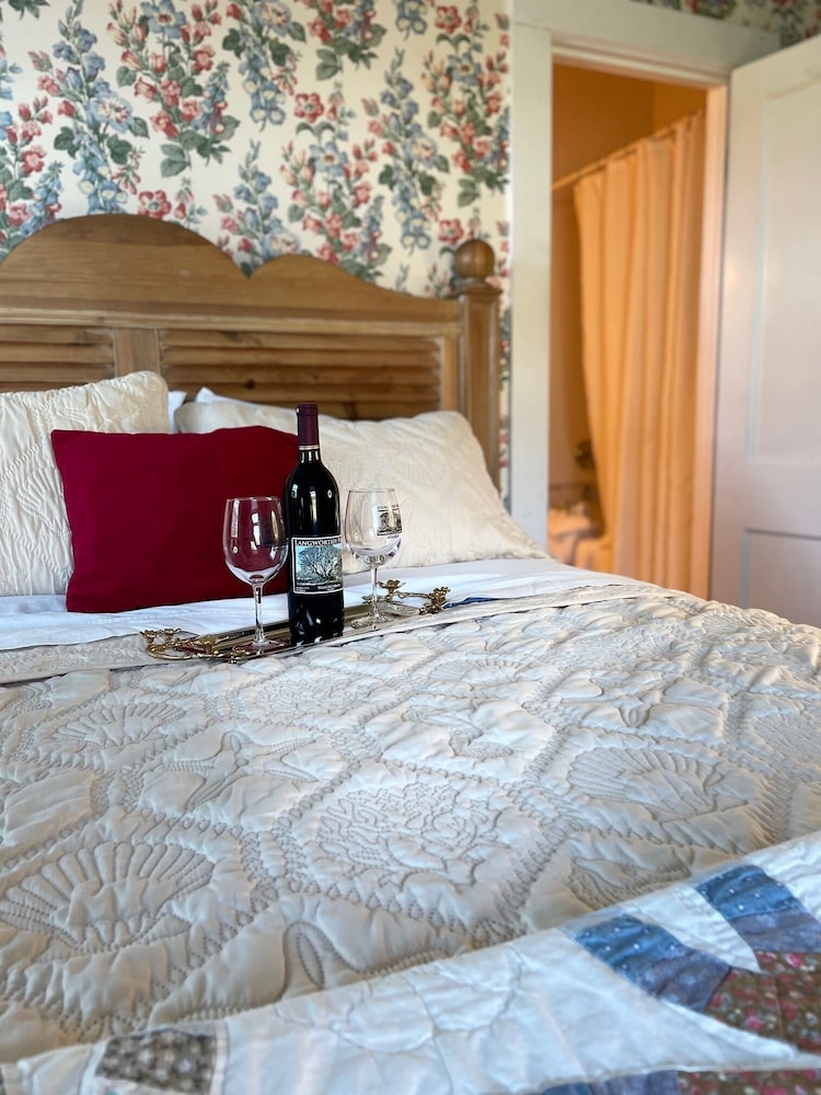 Luxury Single Room, Ensuite, Garden View (Norway Maple Room) photo 3