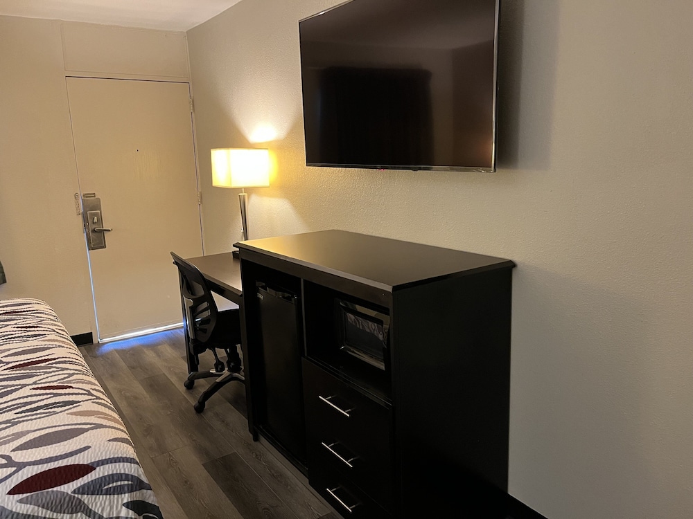 Deluxe Room, 2 Queen Beds, Non Smoking - Photo 3