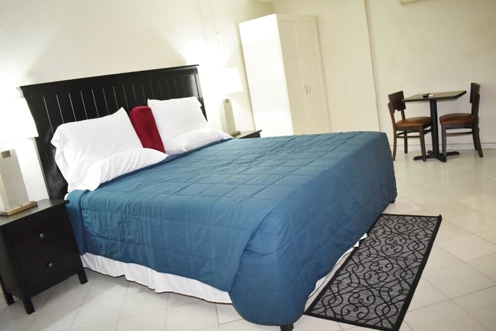 Junior Suite, 1 King Bed, Non Smoking photo 2