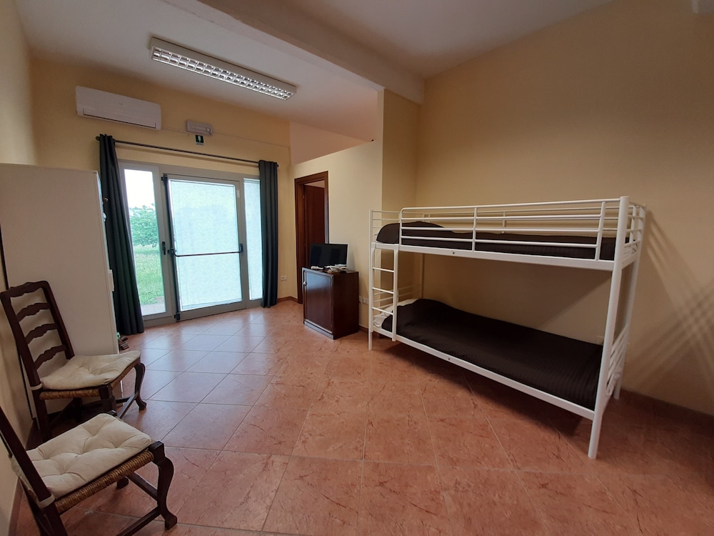 Basic Quadruple Room, Multiple Beds, Ensuite - Garden View