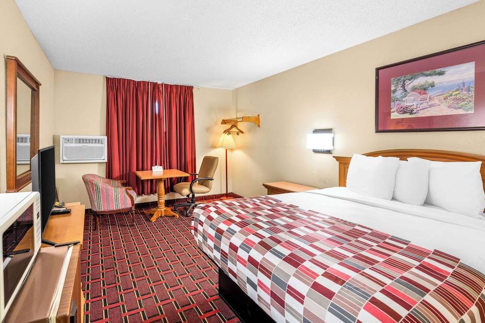 Suite, 1 King Bed, Accessible, Non Smoking - Photo 1