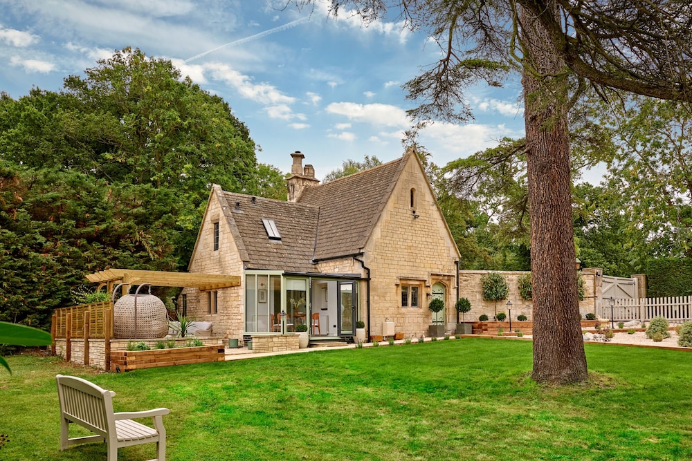Room (The Lodge)