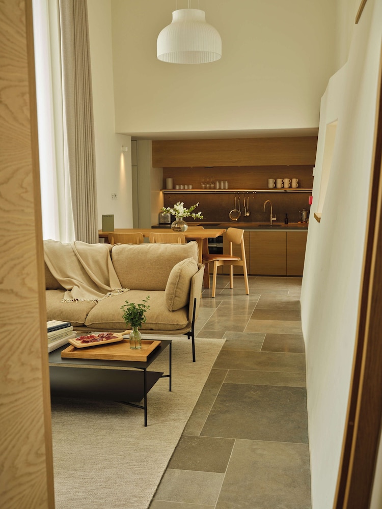 Luxury Apartment, Patio, Valley View