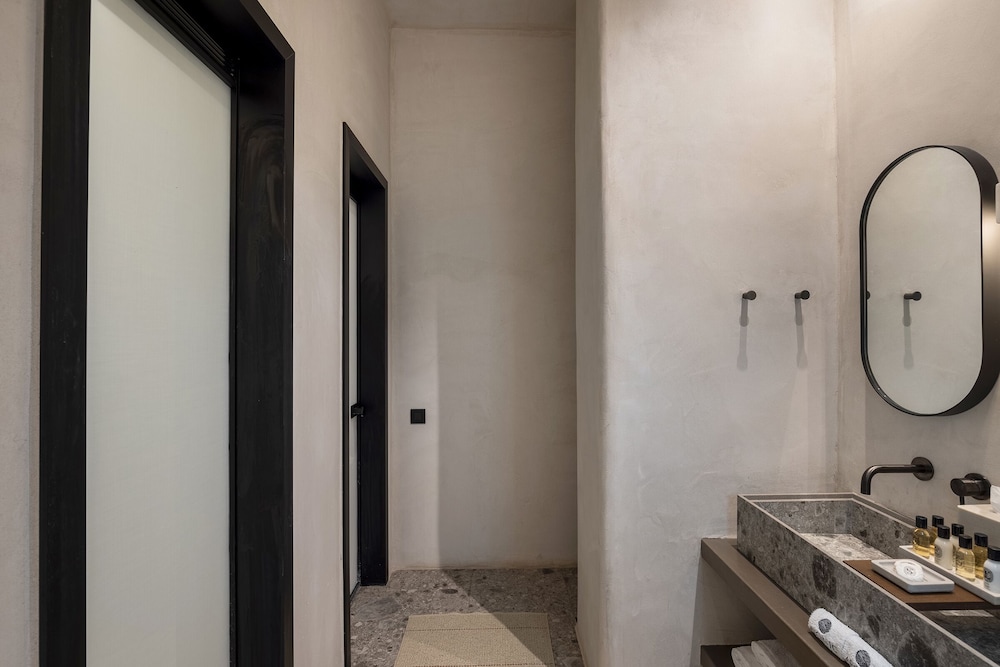 CHRONOS Suite with Jacuzzi and Sea View - Photo 8