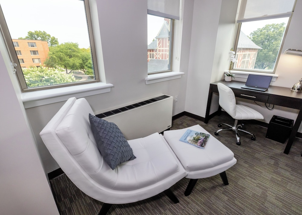 Executive Suite (Level) - Photo 2