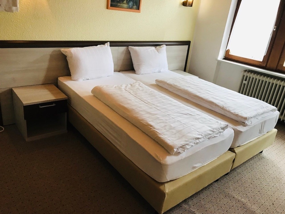Economy Double Room, 1 Queen Bed photo 2