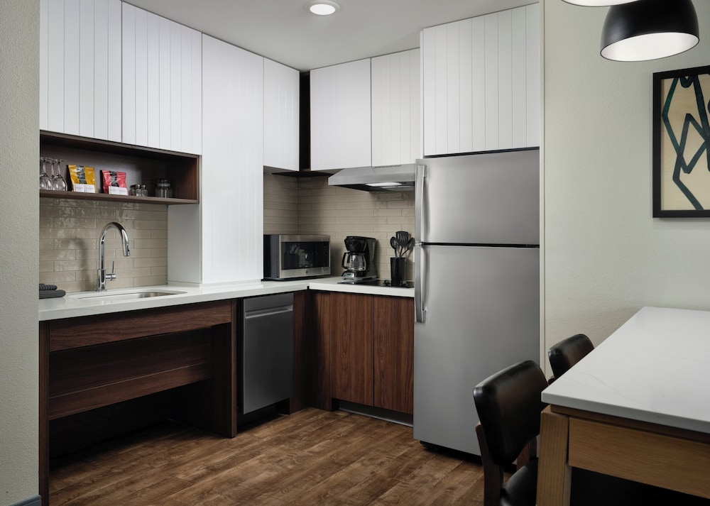 Suite, 1 Bedroom, Mobility Accessible, Kitchen (Accessible Tub) - Photo 7