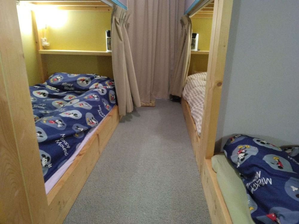 Basic Quadruple Room photo 2
