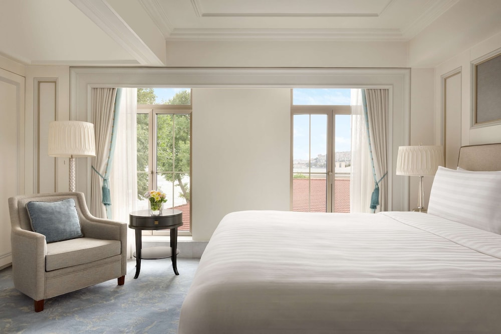 Executive Suite - Photo 5