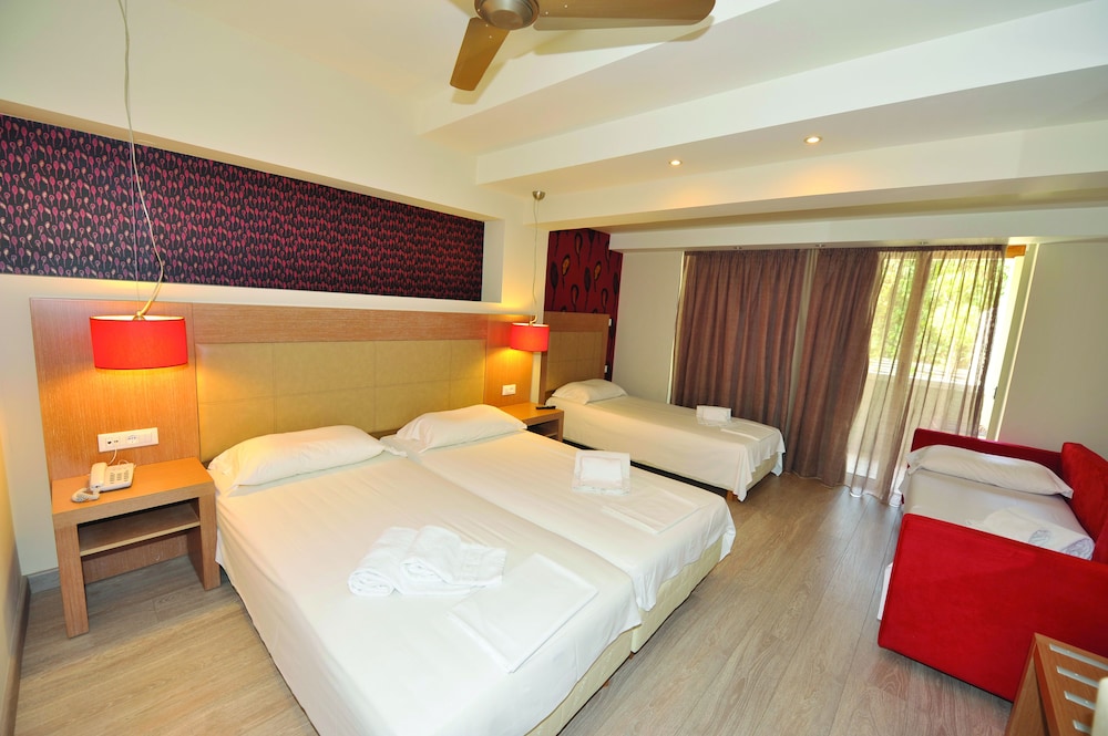Standard Quadruple Room photo 1