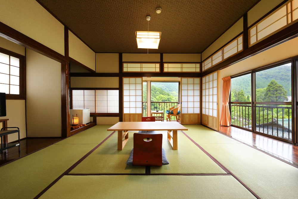 Japanese Style Room For 5 Guests 「Momiji」