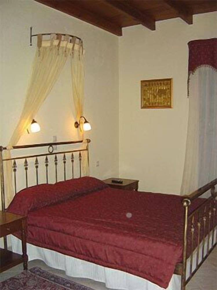 Standard Room, Balcony, City View thumbnail 6