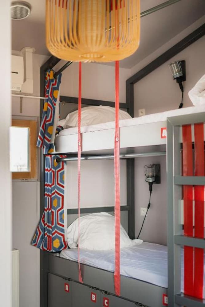 Room for 4 people with shared bathroom photo 3