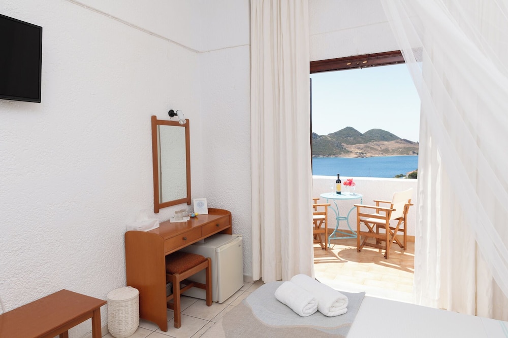 Double or Twin Room, Sea View - Photo 4