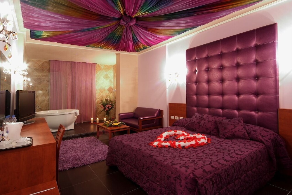 Romantic Suite - Photo 2