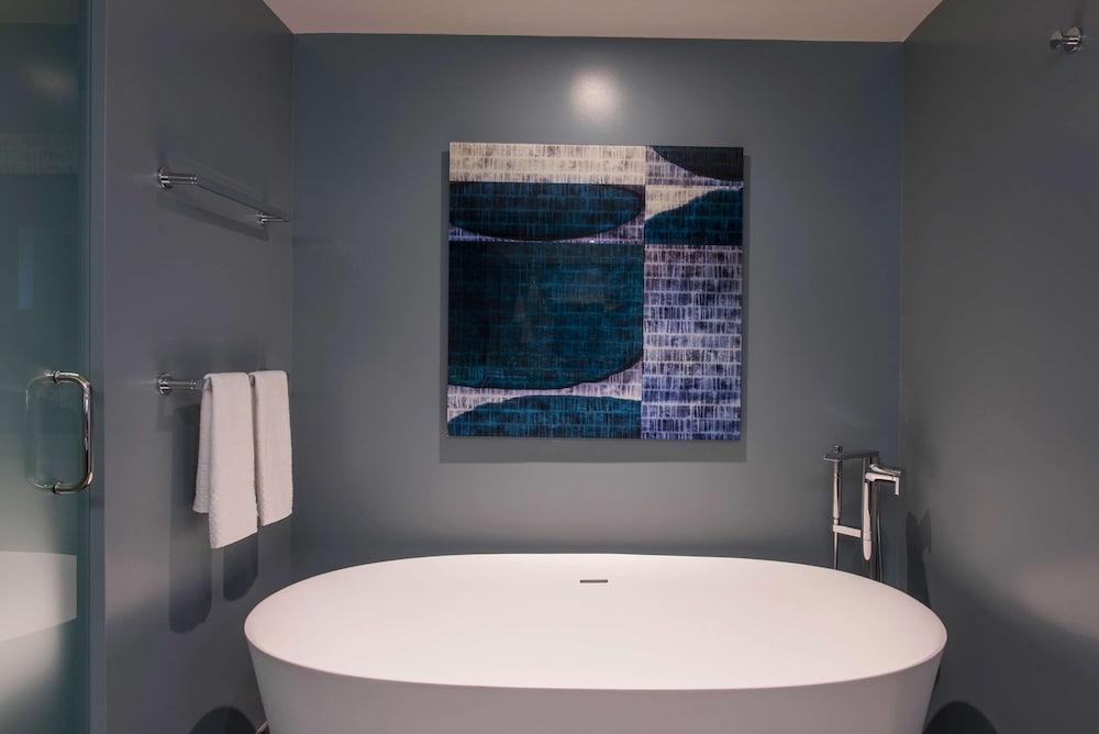 Luxury Suite, 3 Bedrooms, Partial Ocean View (Suite) thumbnail 5