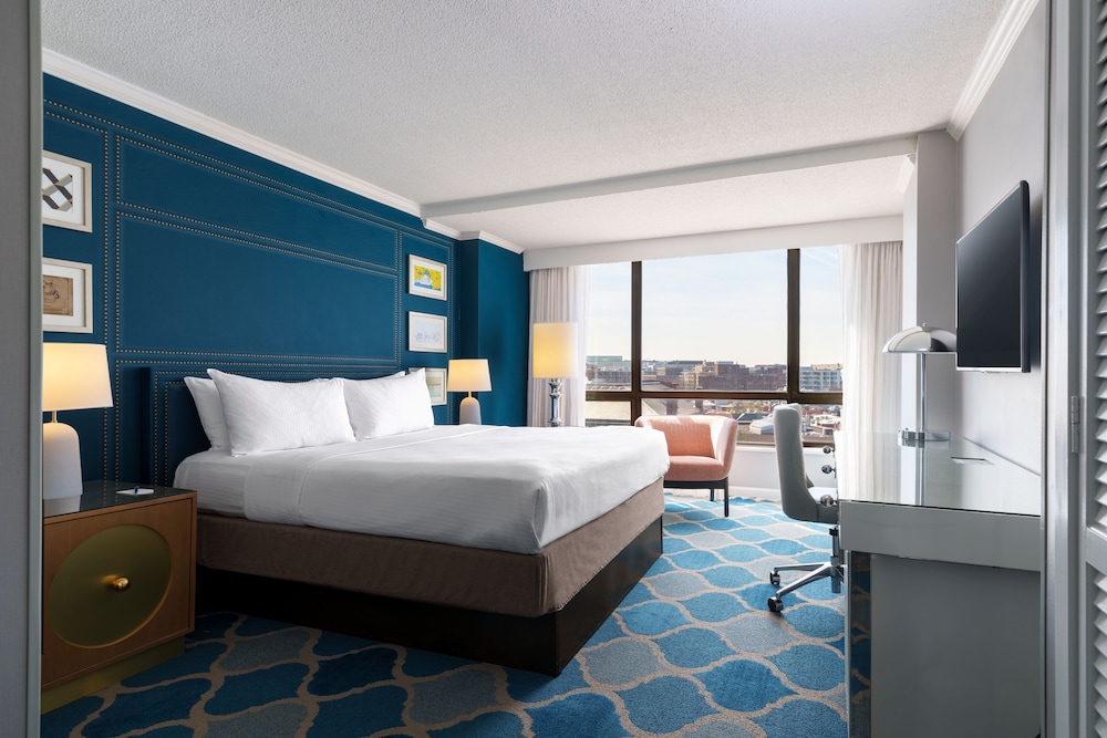 Room, 1 Queen Bed, City View - Photo 6
