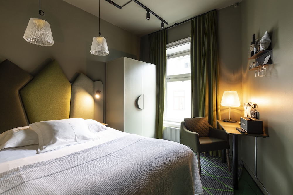 M - plenty of space for one or for two (king size bed of 180 cm) - Photo 3