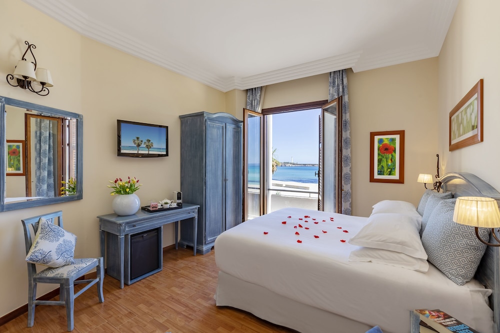 Superior Double Room, Beach View - Photo 1
